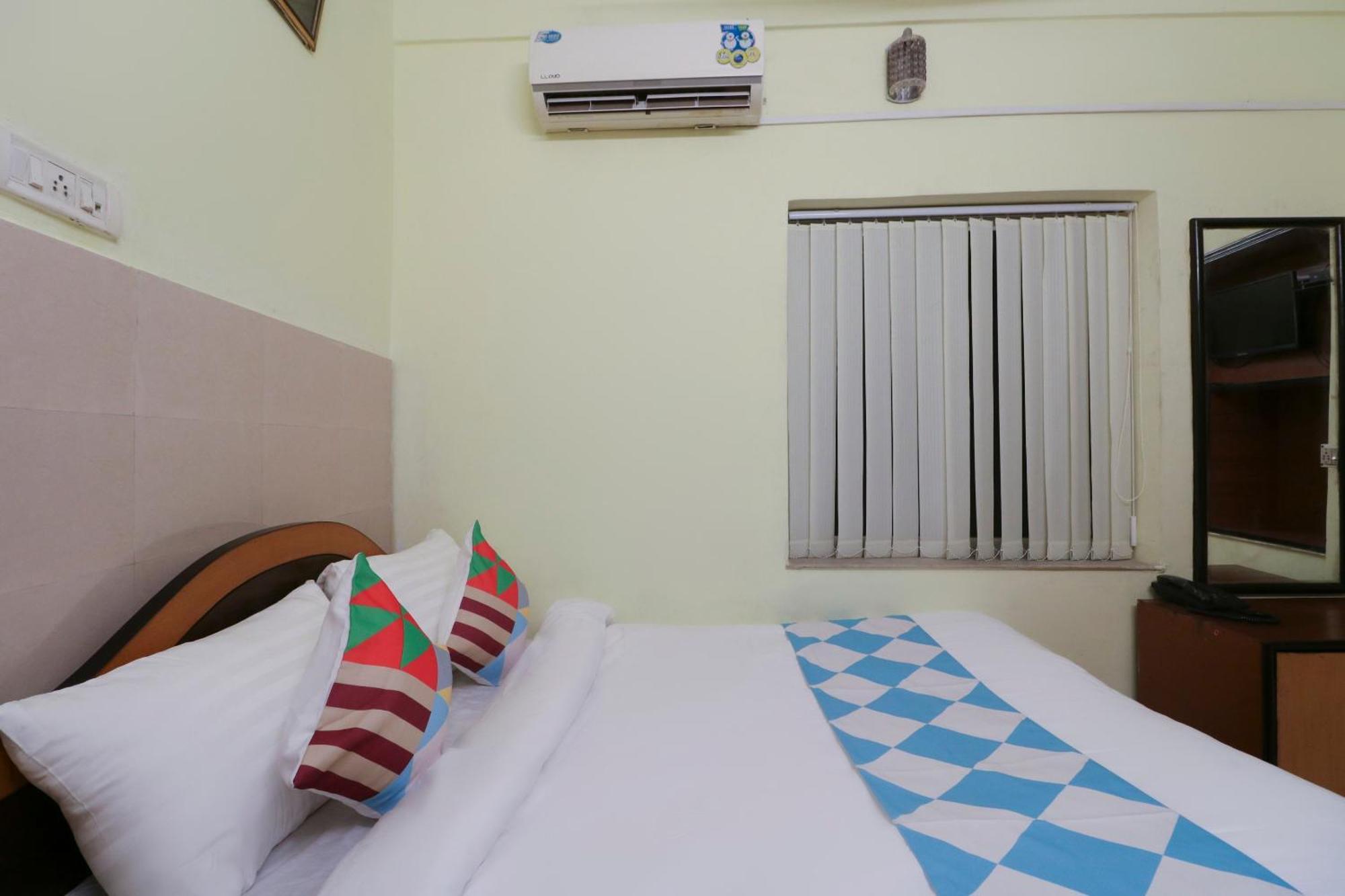 Hotel O Home Cozy Studio Collage Square Hotel Maya International Near St. Thomas'S Church Kolkata Exterior photo