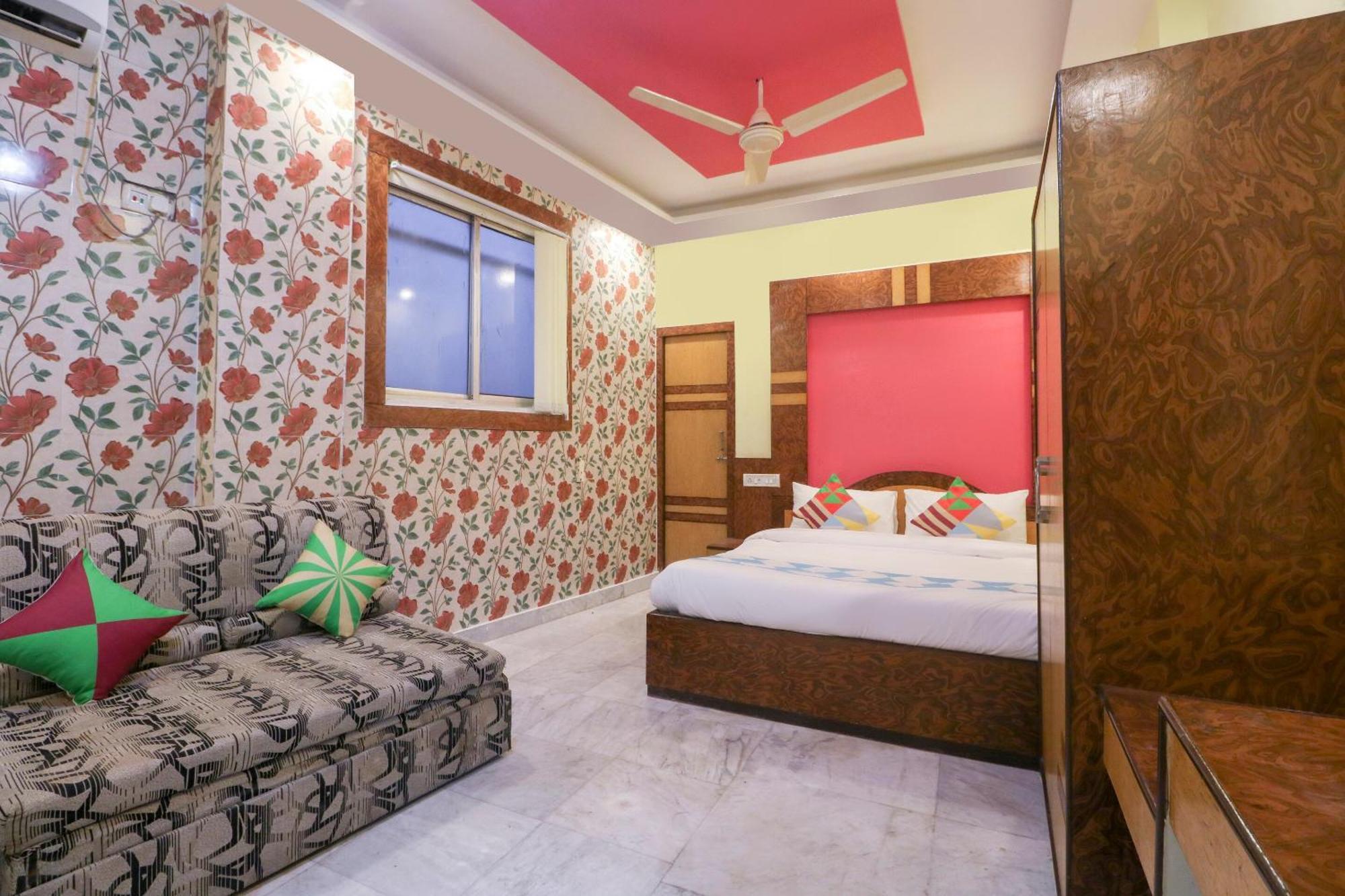Hotel O Home Cozy Studio Collage Square Hotel Maya International Near St. Thomas'S Church Kolkata Exterior photo